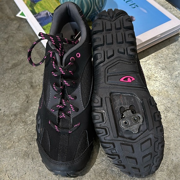 Giro Cycle shoes Like New women’s 41 - Picture 1 of 10